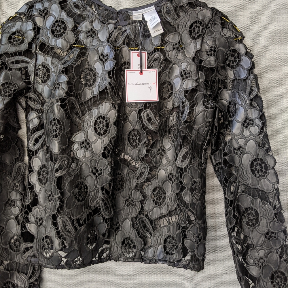 Floral cutout and embroidered top, small size
